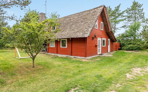 Tine - 2.3Km from the Sea: Arbuste, Design Urbain, Couverture De Sol, Brique, Appartement, Biens, Brickwork, Balcon, Aménagement Paysager