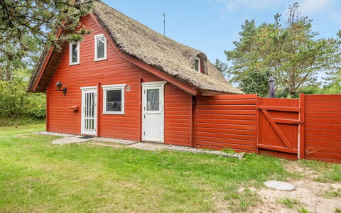 Tine - 2.3Km from the Sea: Arbuste, Design Urbain, Couverture De Sol, Brique, Appartement, Biens, Brickwork, Balcon, Aménagement Paysager