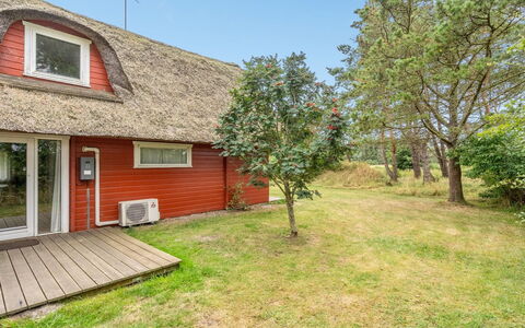 Tine - 2.3Km from the Sea: Arbuste, Design Urbain, Couverture De Sol, Brique, Appartement, Biens, Brickwork, Balcon, Aménagement Paysager