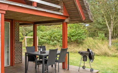 Tine - 2.3Km from the Sea: Arbuste, Design Urbain, Couverture De Sol, Brique, Appartement, Biens, Brickwork, Balcon, Aménagement Paysager