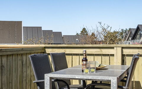 Fraja - 2.3Km from the Sea: Meubles, Bois, Mobilier De Jardin, Chaise, Table, Tableau De Plein Air, Dur, Plate-Forme, Table Cuisine Et Salle A Manger, Ombre