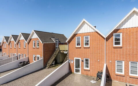 Fraja - 2.3Km from the Sea: Zone Résidentielle, Domicile, Composite, Pente, Banlieue, Siding, Daylighting