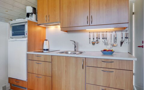 Fraja - 2.3Km from the Sea: Évier, Evier, Cuisine, Cabinetry, Luminaire Plomberie, Bois, Comptoir, Design Intérieur, Robinet, Sol