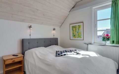 Fraja - 2.3Km from the Sea: Lit, Chambre, Bois, Literie, Design Intérieur, Drap De Lit, Sol, Plafond, Sol, Meubles