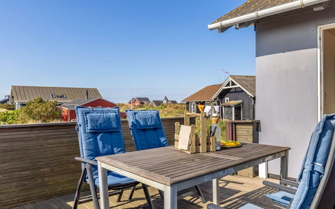 Gertraud - 500M from the Sea: Appartement, Ombre, Balcon, Chaise, Clôture, Mobilier De Jardin, Aluminium, Gazon Artificiel