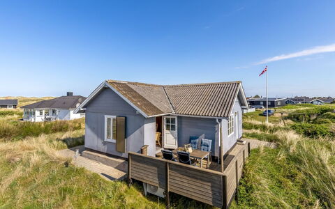 Gertraud - 500M from the Sea: Appartement, Ombre, Balcon, Chaise, Clôture, Mobilier De Jardin, Aluminium, Gazon Artificiel