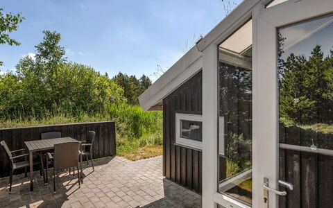 Thera - 2.8Km from the Sea: Domicile, Chalet, Dur, Biens, Batiments Jardin, Planche, Tache De Bois, Conception, Siding, Cour