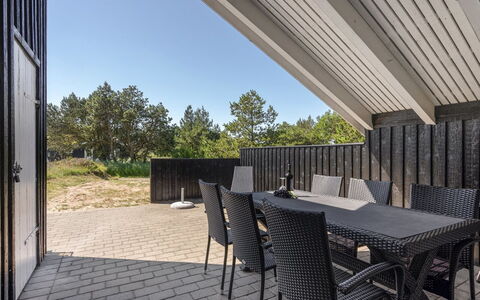 Thera - 2.8Km from the Sea: Bois, Architecture, Domicile, Composite, Ombre, Dur, Porche, Planche, Plate-Forme, Siding
