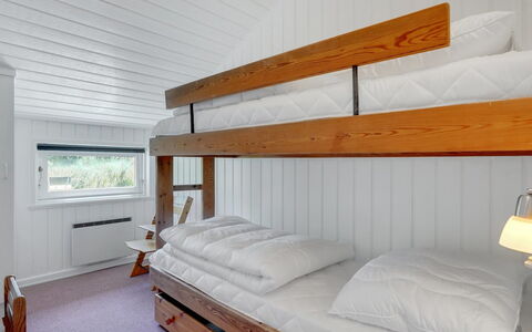 Thera - 2.8Km from the Sea: Lit, Bois, Chambre, Plafond, Design Intérieur, Sol, Sol, Lit Superposé, Literie, Drap De Lit