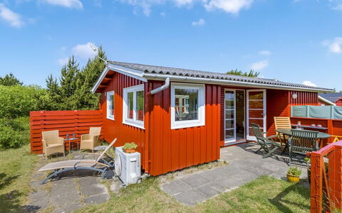 Winald - 500M from the Sea: Herbe, Maison, Toit, Domicile, Chalet, Arbuste, Lot Terre, Zone Rurale, Ferme, Couverture De Sol