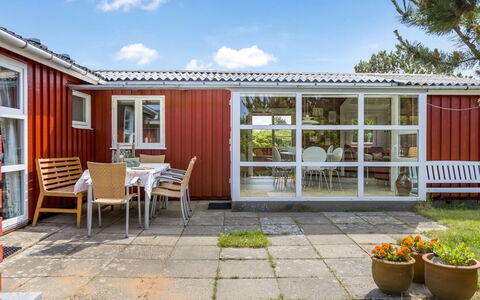 Winald - 500M from the Sea: Herbe, Maison, Toit, Domicile, Chalet, Arbuste, Lot Terre, Zone Rurale, Ferme, Couverture De Sol