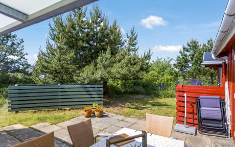 Winald - 500M from the Sea: Herbe, Maison, Toit, Domicile, Chalet, Arbuste, Lot Terre, Zone Rurale, Ferme, Couverture De Sol