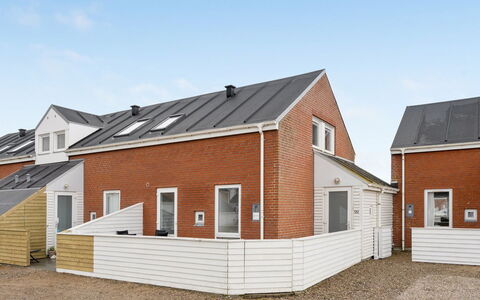 Anke - 500M from the Sea: Meubles, Design Intérieur, Chaise, Sol, Table, Recours, Sol, Plafond, Pièce, Eco Hôtel