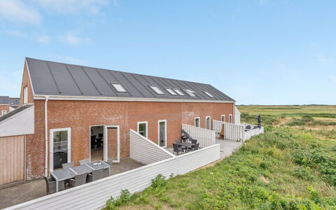 Anke - 500M from the Sea: Meubles, Design Intérieur, Chaise, Sol, Table, Recours, Sol, Plafond, Pièce, Eco Hôtel