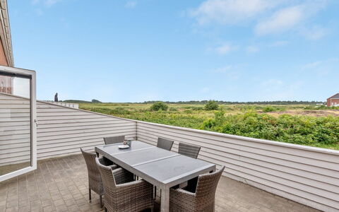 Anke - 500M from the Sea: Meubles, Design Intérieur, Chaise, Sol, Table, Recours, Sol, Plafond, Pièce, Eco Hôtel