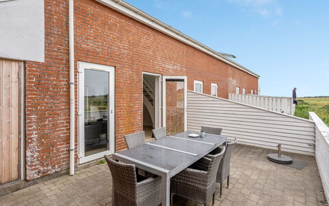 Anke - 500M from the Sea: Meubles, Design Intérieur, Chaise, Sol, Table, Recours, Sol, Plafond, Pièce, Eco Hôtel