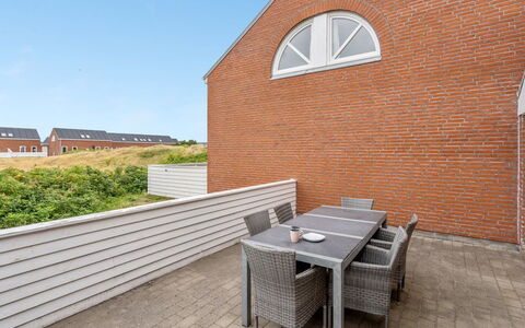 Anke - 500M from the Sea: Meubles, Design Intérieur, Chaise, Sol, Table, Recours, Sol, Plafond, Pièce, Eco Hôtel