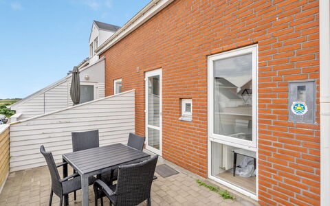 Anke - 500M from the Sea: Meubles, Design Intérieur, Chaise, Sol, Table, Recours, Sol, Plafond, Pièce, Eco Hôtel