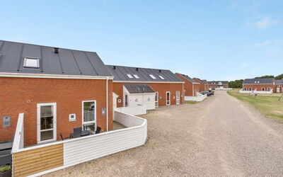 Anke - 500M from the Sea