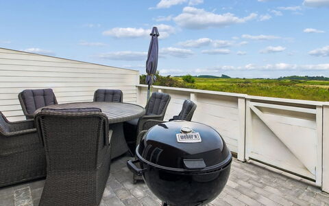 Maarit - 2.3Km from the Sea: Appartement, Ombre, Balcon, Chaise, Clôture, Mobilier De Jardin, Aluminium, Gazon Artificiel