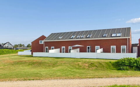 Maarit - 2.3Km from the Sea: Appartement, Ombre, Balcon, Chaise, Clôture, Mobilier De Jardin, Aluminium, Gazon Artificiel