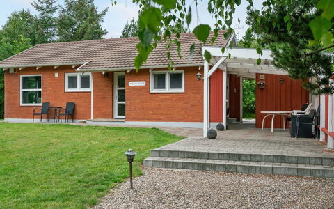 Gwen - 2.7Km from the Sea: Herbe, Bâtiment, Maison, Toit, Domicile, Zone Résidentielle, Arbuste, Chalet, Lot Terre, Pelouse