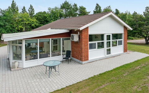 Gwen - 2.7Km from the Sea: Maison, Domicile, Porte, Toit, Zone Résidentielle, Chalet, Siding, Biens, Cour, Porche