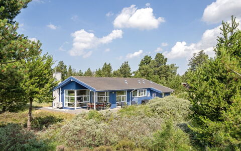 Dorti - 3Km from the Sea: Bois, Communauté Des Plantes, Lot Terre, Ombre, Matériau Naturel, Batiments Jardin, Cabanon, Structure En Plein Air, Cabane En Rondins