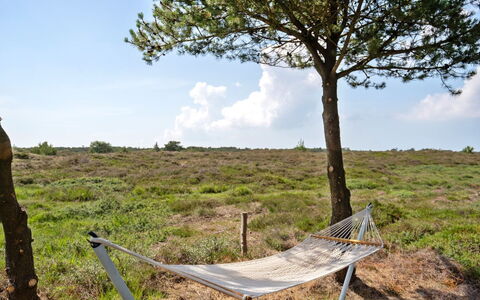 Dorti - 3Km from the Sea: Arbuste, Design Urbain, Couverture De Sol, Brique, Appartement, Biens, Brickwork, Balcon, Aménagement Paysager