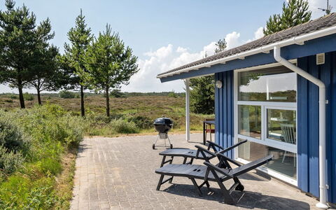 Dorti - 3Km from the Sea: Arbuste, Design Urbain, Couverture De Sol, Brique, Appartement, Biens, Brickwork, Balcon, Aménagement Paysager
