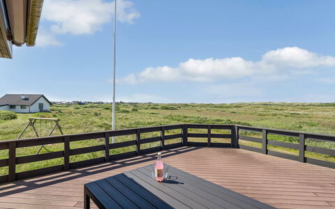 Helfrida - 350M from the Sea: Maison, Toit, Domicile, Chalet, Biens, Ferme, Villa, Porche, Siding