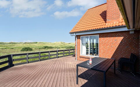 Helfrida - 350M from the Sea: Maison, Toit, Domicile, Chalet, Biens, Ferme, Villa, Porche, Siding