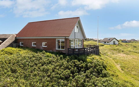 Helfrida - 350M from the Sea: Maison, Toit, Domicile, Chalet, Biens, Ferme, Villa, Porche, Siding