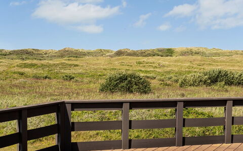 Helfrida - 350M from the Sea: Chalet, Domicile, Maison, Toit, Porche, Biens, Siding, Batiments Jardin, Ferme, Cour