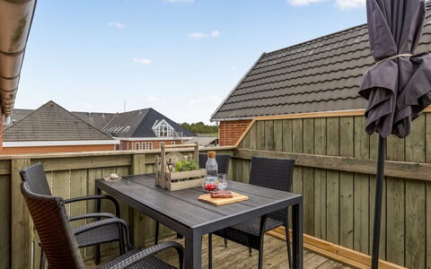 Lotte - 2.3Km from the Sea: Herbe, Maison, Toit, Domicile, Chalet, Arbuste, Lot Terre, Zone Rurale, Ferme, Couverture De Sol
