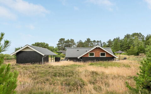 Torbjörn - 1.1Km from the Sea: Herbe, Maison, Toit, Domicile, Chalet, Arbuste, Lot Terre, Zone Rurale, Ferme, Couverture De Sol