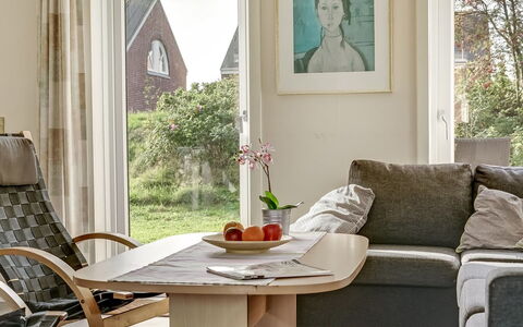 Palni - 2.3Km from the Sea: Bois, Tache De Bois, Planche, Dur, Chalet, Plate-Forme, Siding, Ombre, Parquet, Batiments Jardin