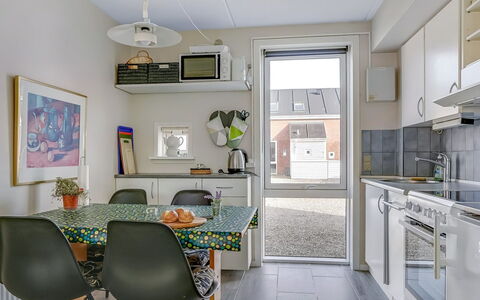Palni - 2.3Km from the Sea: Meubles, Design Intérieur, Sol, Cuisine, Plafond, Comptoir, Chaise, Sol, Appartement, Domicile