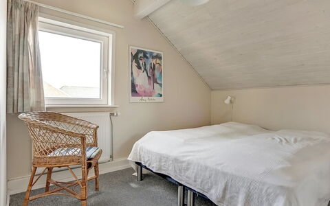 Palni - 2.3Km from the Sea: Mur, Chambre, Sol, Lit, Bois, Sol, Design Intérieur, Plafond, Meubles, Drap De Lit