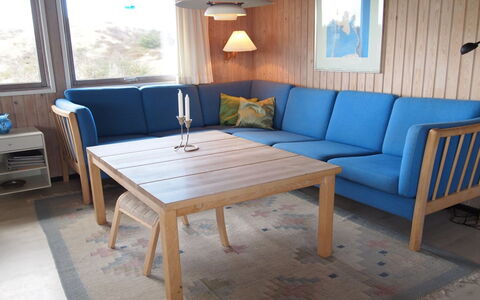 Elsa - 700M from the Sea: Meubles, Bois, Sol, Sol, Tache De Bois, Dur, Salon, Vernis, Canapé, Table Basse