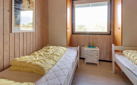Elsa - 700M from the Sea: Mur, Chambre, Bois, Sol, Lit, Design Intérieur, Sol, Drap De Lit, Literie, Plafond