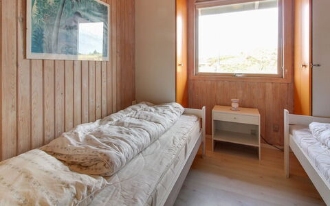 Elsa - 700M from the Sea: Chambre, Mur, Lit, Bois, Sol, Sol, Drap De Lit, Design Intérieur, Literie, Plafond