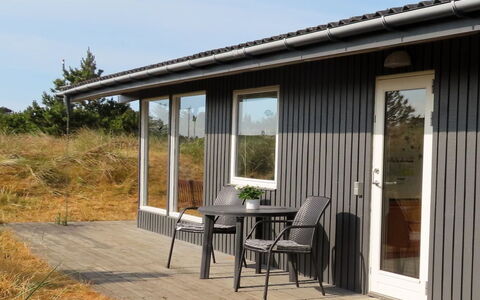 Elsa - 700M from the Sea: Maison, Toit, Domicile, Chalet, Biens, Ferme, Villa, Porche, Siding