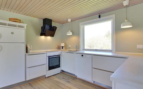 Solborg - 400M from the Sea: Design Intérieur, Sol, Cuisine, Comptoir, Bois, Sol, Plafond, Appareil De Cuisine, Luminaire, Cabinetry