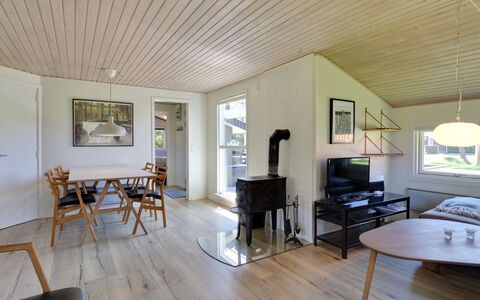 Solborg - 400M from the Sea: Design Intérieur, Sol, Bois, Plafond, Sol, Parquet, Meubles, Pièce, Salon, Domicile
