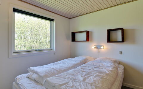 Solborg - 400M from the Sea: Bois, Chambre, Plafond, Design Intérieur, Lit, Sol, Drap De Lit, Sol, Literie, Pièce