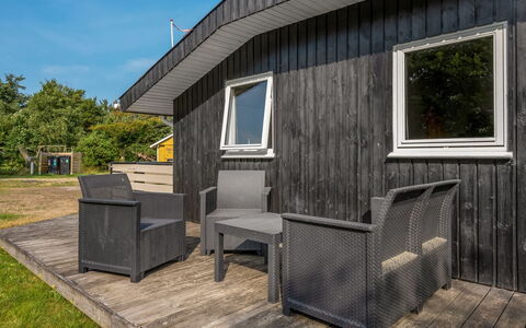 Solborg - 400M from the Sea: Bois, Dur, Planche, Porche, Tache De Bois, Plate-Forme, Parquet, Chalet, Siding, Ombre
