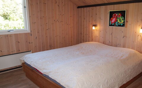 Maureen - 10.5Km from the Sea: Sol, Bois, Sol, Design Intérieur, Meubles, Pièce, Plafond, Chambre, Tache De Bois, Lit
