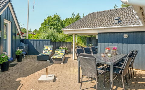 Maureen - 10.5Km from the Sea: Domicile, Maison, Toit, Ombre, Chalet, Siding, Mobilier De Jardin, Jardin, Aménagement Paysager, Chaise