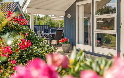 Maureen - 10.5Km from the Sea: Domicile, Maison, Arbuste, Toit, Siding, Chalet, Porte, Jardin, Biens, Cour